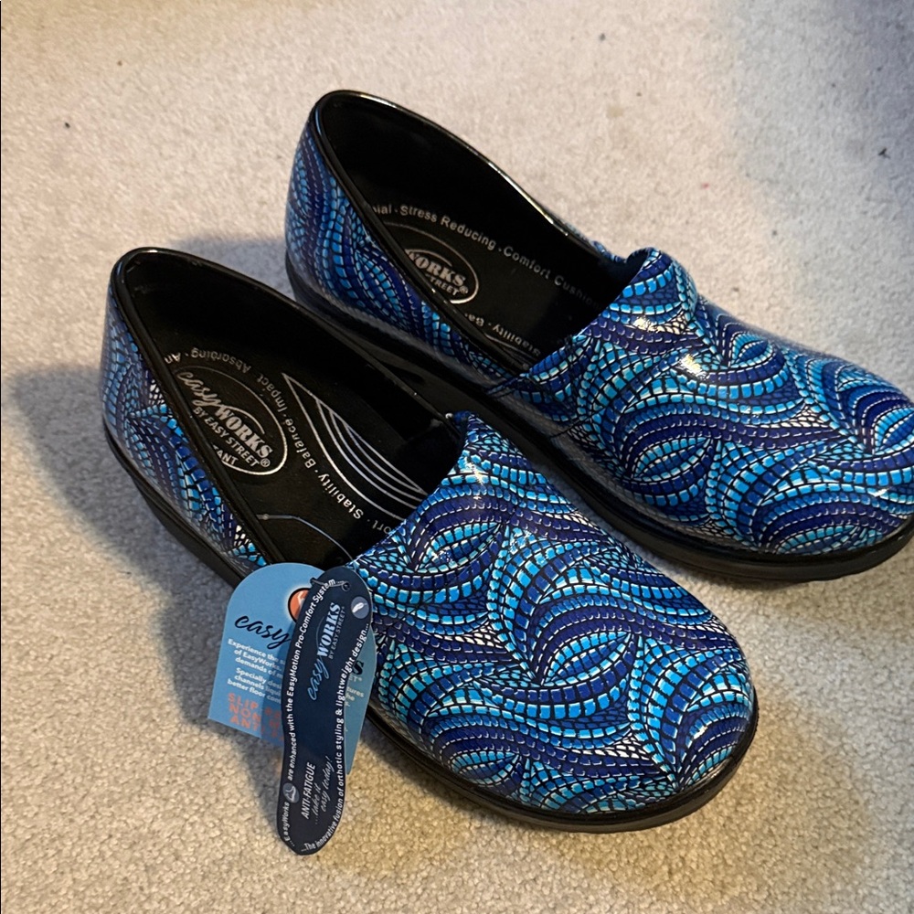 Easy Street Blue and Black Slip-Resistant Shoes